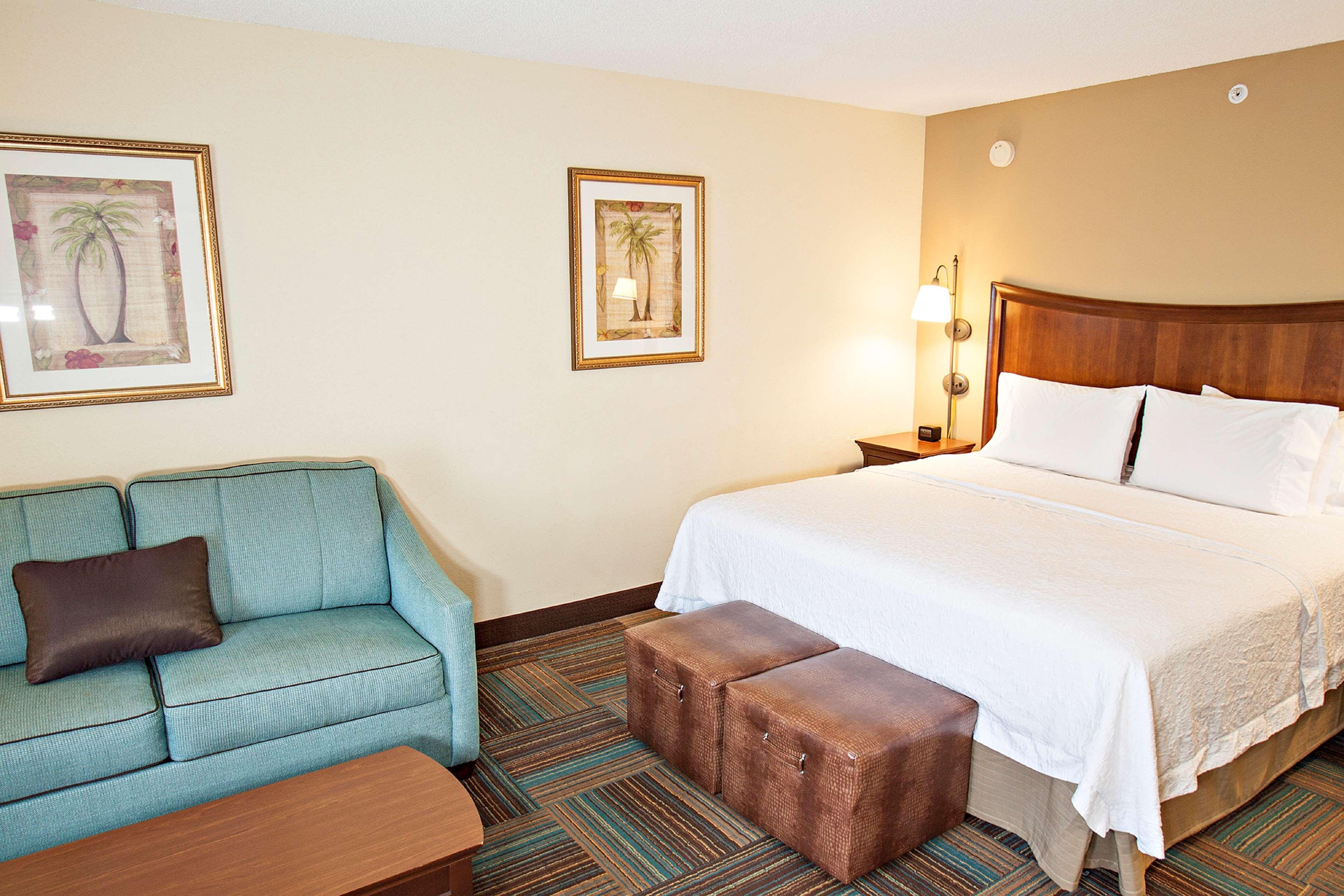 Hampton Inn & Suites Fort Myers-Colonial Boulevard Exterior photo